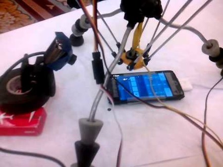 El robot que descifra contraseñas del teléfono móvil
