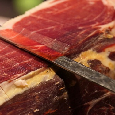 Una pieza de jamón ibérico de 8,5 kg por 50 euros menos: la oferta que elevará el aperitivo a otro nivel 