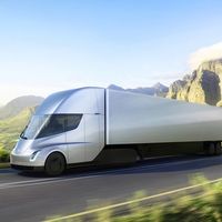 "Es hora de llevar el Tesla Semi a producción en volumen": Elon Musk quiere acelerar la llegada en masa de su camión eléctrico