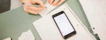 Soy profesor y creo que la única manera de que funcione la prohibición de los móviles en las aulas es si también nos aplica a nosotros