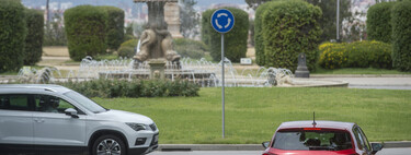 Las tres multas que más pone la DGT por circular mal en las rotondas