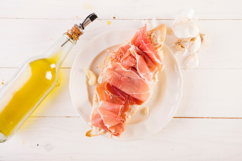 Ni en El Corte Inglés ni en Carrefour: este jamón 100% ibérico a mitad de precio viene ya cortado y se consigue aquí