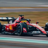 El primer test de Lewis Hamilton con Ferrari acabó en accidente en Barcelona