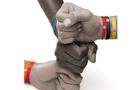 Chus Burés y sus pulseras se solidarizan con África