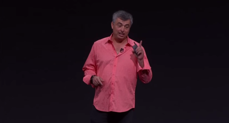 Eddy Cue explica su decisión de ceder ante los artistas en una breve entrevista