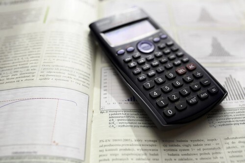 Calcula lo que te va a costar la vuelta al cole con las cinco mejores calculadoras científicas para ESO, bachillerato y la universidad 