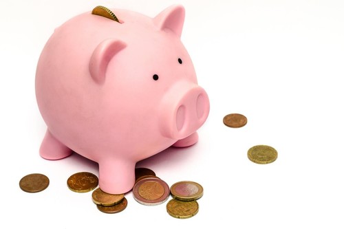 Cobrarle alquiler a tu hija de 5 años para enseñarle el valor del dinero, ¿buena o mala idea?
