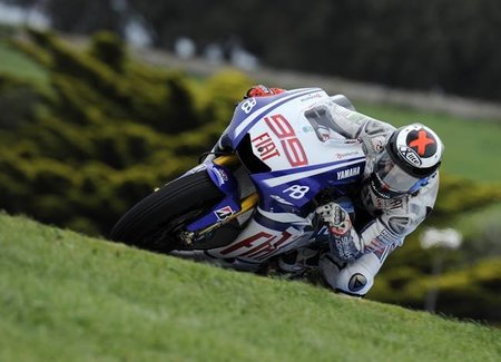 MotoGP Portugal 2010: Alberto Moncayo, Gabor Talmacsi y Jorge Lorenzo surcan el mar de Estoril