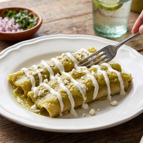 Cómo hacer enchiladas verdes con pollo: la receta rendidora para comer varios días