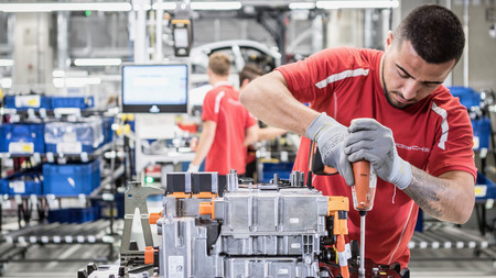 Porsche Taycan Fabrica 25