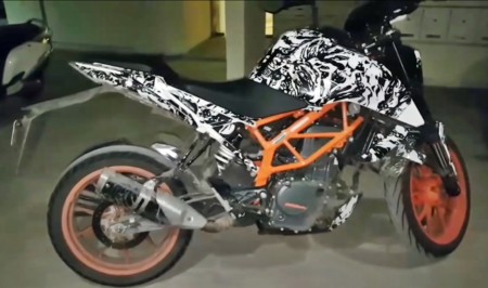 ¿Cazando Pokemon? No, cazando la KTM Duke 390 2017