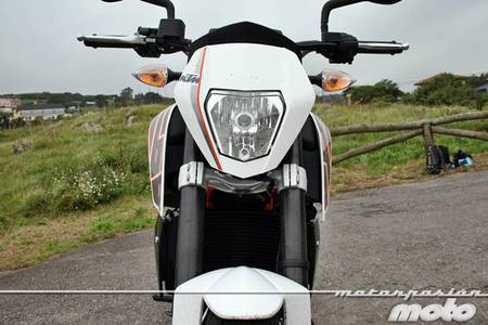 KTM 690 Duke, prueba (conducción en autopista y pasajero)