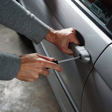 Confirmado: la nueva Ley de Multirreincidencia mandará a la cárcel a los ladrones que se dedican a desvalijar coches