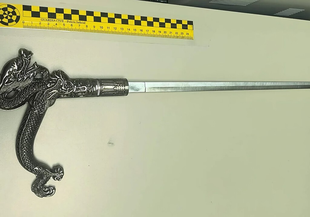 La Guardia Civil perseguía a un ladrón por los tejados de un pueblo de Toledo. Entonces sacó un bastón-estoque