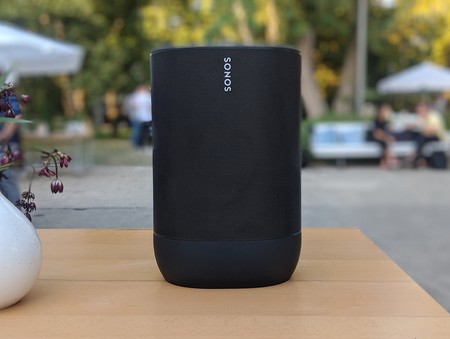 Sonos Move: el nuevo altavoz de la marca apuesta por la portabilidad y poder llevarlo "casi" siempre con nosotros