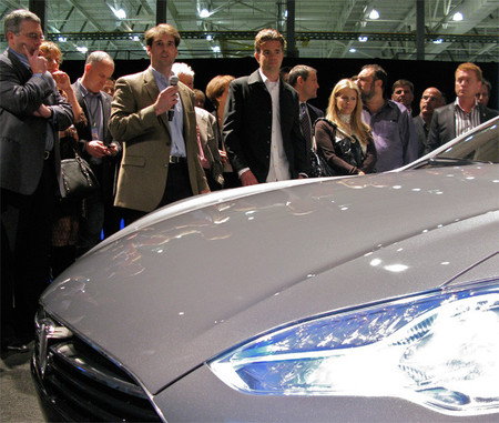 El Tesla Model E debutará en el Salón de Detroit 2015