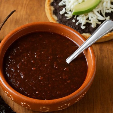 Salsa de chile pasilla: la receta ideal para bisteces, tlacoyos, sopes y más antojitos mexicanos