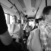 Por si aún no la ves: Pink Light, una luz avisa si hay una embarazada que necesita un asiento 