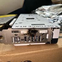 Gastó más de 1.000 euros en dos monitores y dos tarjetas gráficas para mejorar su PC Gaming y destrozó todos los componentes por un error