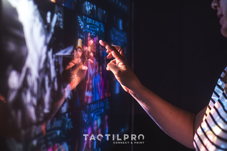 'TactilPro’, un innovador proyecto que ofrece una experiencia fotográfica interactiva en eventos sociales