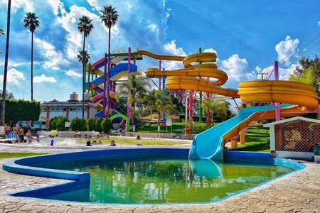 Este balneario con agua termal a solo 2 horas de CDMX ofrece descuento especial para adultos mayores con credencial INAPAM