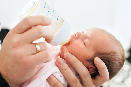 La posible próxima leche artificial mejorada: sustituyendo proteínas de leche de vaca por proteínas humanas recombinantes