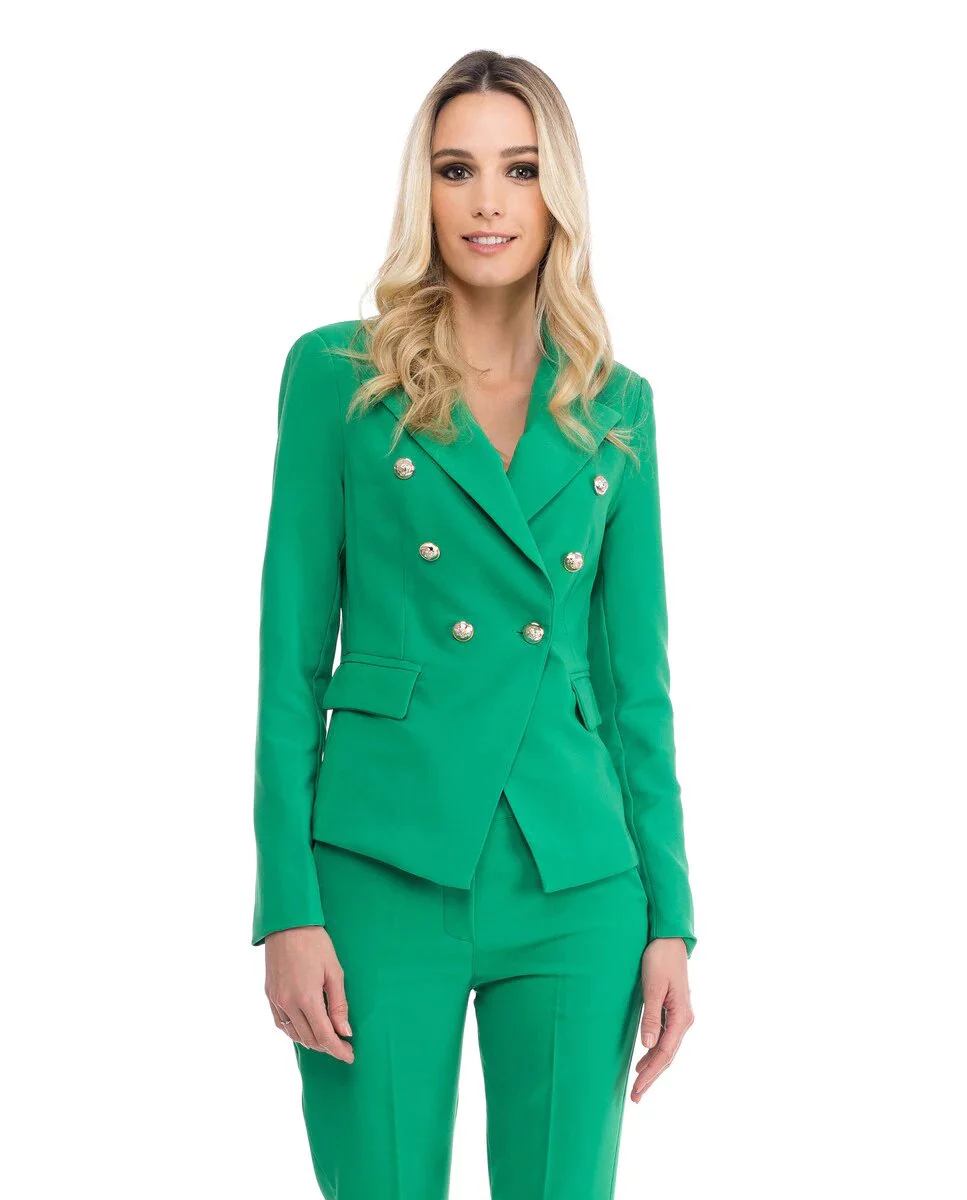 Blazer de mujer con botones dorados y hombreras