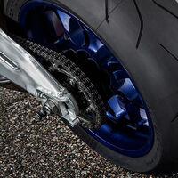 Peeling, el truco motero con los neumáticos de la moto que te puede salvar de un accidente muy serio 