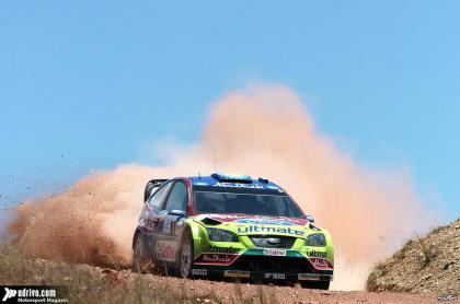 Los Ford acaban delante a falta de la etapa de mañana