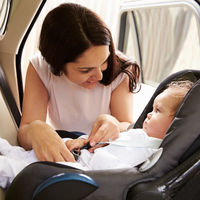 ¿Por qué es peligroso usar una silla de coche infantil de segunda mano?