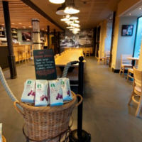 Por fin podrás tomar algo en los Starbucks de Reino Unido mientras le das el pecho a tu bebé 