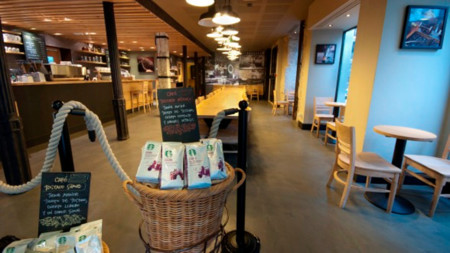 Por fin podrás tomar algo en los Starbucks de Reino Unido mientras le das el pecho a tu bebé