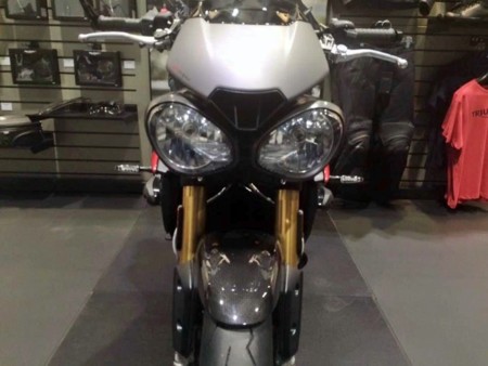Triumph Speed Triple R 2016 4