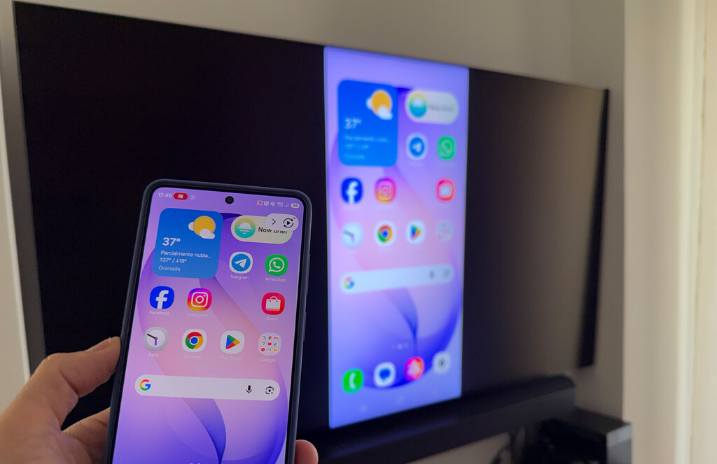 Si tienes una Smart TV Samsung, ver a lo grande la pantalla de tu Galaxy es muy simple. Y no tienes uno, sino tres métodos 