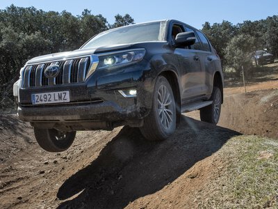 Llegan a España los Hilux y Land Cruiser compatibles con HVO100. ¿Qué nos aportan a los conductores?