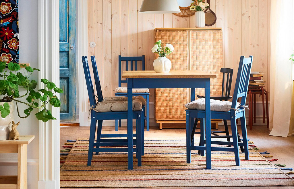 Las novedades de Ikea traen un bonito conjunto de sillas y mesa perfecto para cocinas o comedores con mucha personalidad