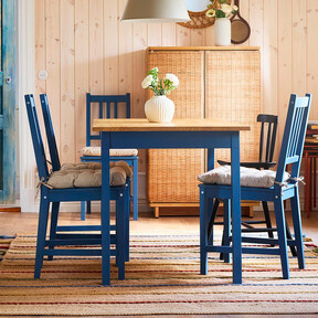 Las novedades de Ikea traen un bonito conjunto de sillas y mesa perfecto para cocinas o comedores con mucha personalidad 