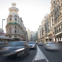 El ayuntamiento de Madrid te pagará el abono transporte... si das de baja tu coche viejo