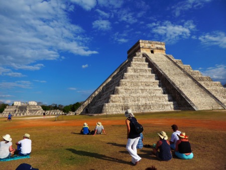 Chichén Itzá el día de equinoccio y el descenso de la ... Chichén Itzá el día de equinoccio y el descenso de la ...