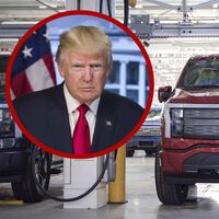 Los funcionarios americanos ya no podrán cargar su coche eléctrico gratis. Trump desmantela los 8.000 cargadores de los edificios del Gobierno