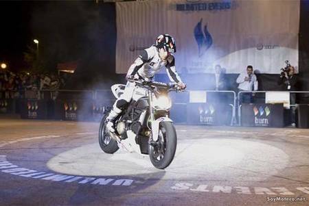 Récord Guinness para Emilio Zamora: 24 Burn Outs en sesenta segundos