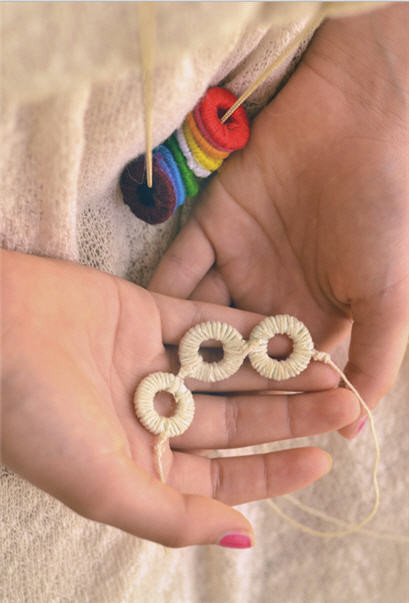¡Mirad qué collares más bonitos!, y lo mejor de todo es que son super sencillos de hacer