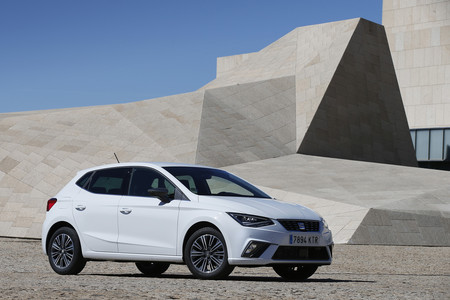 SEAT Ibiza TGI delantera lateral