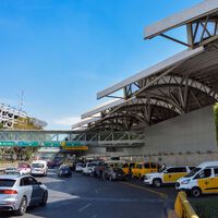 El Aeropuerto de la Ciudad de México insiste en que multarán por abordar Uber o DiDi desde la terminal: solo está autorizado en dos puntos, pero están lejos