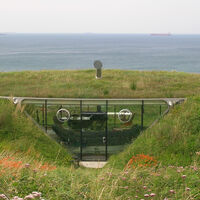 Si la pregunta es qué puedes hacer si no te dan permiso para construir una casa frente al mar, la respuesta está clara: excavarla