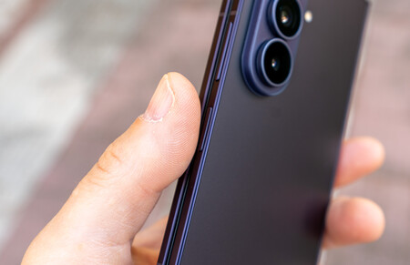 El lector de huellas del Samsung Galaxy Z Fold8 ultra es muy fino, pero efectivo