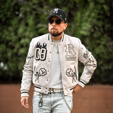 Si tienes estas cinco piezas en tu armario, tus looks te hacen envejecer al menos diez años 