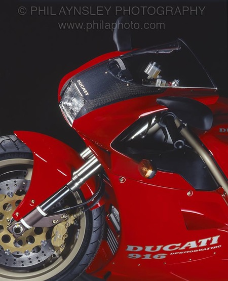 Ducati 916 con faro a la australiana