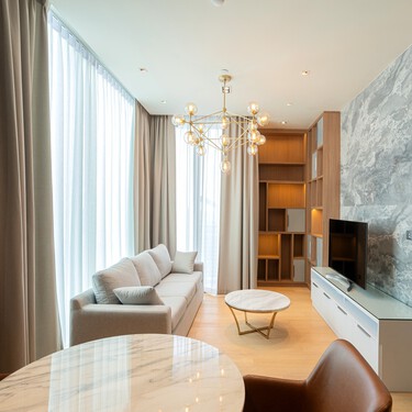 Adiós a las cortinas: la solución que las sustituye para ganar en privacidad sin renunciar a la luz y que se impone en las casas más modernas