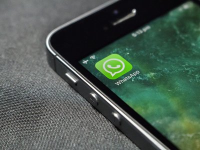 Un juzgado español avala que los padres revisen el WhatsApp de sus hijos